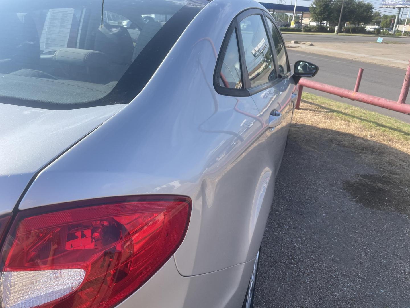 2013 /GREY Ford Fiesta SE SE Sedan (3FADP4BJXDM) with an 1.6L L4 DOHC 16V engine, Automatic transmission, located at 2425 Franklin Ave., Waco, TX, 76701, (254) 753-6661, 31.540359, -97.148682 - Nice Silver 2013 Ford Fiesta Sedan, 4 cylinder, great gas mileage, great family or student vehicle. $4995 plus TTL = $5557.02 Total Out the Door Cash. If you need financing we have a local lender we can recommend. - Photo#4