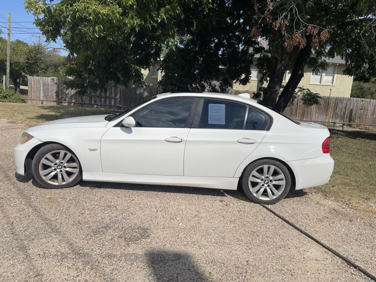 2007 /TAN BMW 3-Series 328i (WBAVA37587N) with an 3.0L L6 DOHC 24V engine, Automatic transmission, located at 2425 Franklin Ave., Waco, TX, 76701, (254) 753-6661, 31.540359, -97.148682 - NICE SPORTY 328i BMW Sedan, 144K, 3 owners, White with Tan Leather, Call for Appointment to test drive. $6000 INCLUDES EVERYTHING - Photo#3