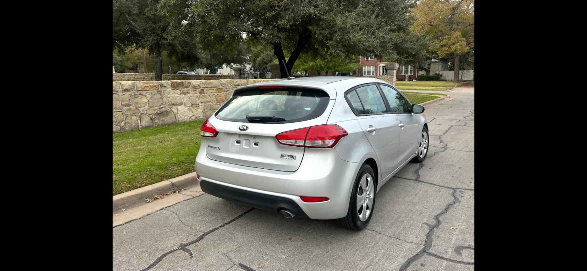 2016 Silver /Black Kia Forte 5-Door LX (KNAFK5A86G5) with an 2.0L L4 DOHC 16V engine, 6-Speed Automatic transmission, located at 2425 Franklin Ave., Waco, TX, 76701, (254) 753-6661, 31.540359, -97.148682 - Very nice Hatchback Kia Forte priced below book. $7500 CASH out door from Massey Motors includes EVERYTHING. Average price paid is $9825 plus TTL. This deal is just waiting for the right buyer. We can recommend a local lender if you need financing. View and check this out at 2425 Franklin Ave, Waco - Photo#6