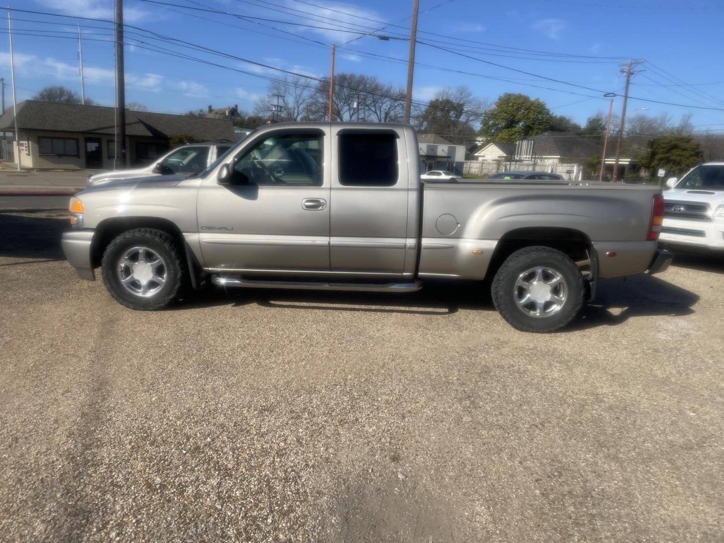 2002 GOLD /2 TONE BEIGE GMC Sierra 1500 Denali Ext. Cab AWD (2GTFK69UX21) with an 6.0L V8 OHV 16V engine, 4-Speed Automatic Overdrive transmission, located at 2425 Franklin Ave., Waco, TX, 76701, (254) 753-6661, 31.540359, -97.148682 - 2 Owner GMC Denali Sierra AWD V8 Extended Cab Pickup, 2 Tone Leather Interior, Tow Pkg, New Headliner, Tinted Windows, well taken care of, Cash ONLY - Photo#0